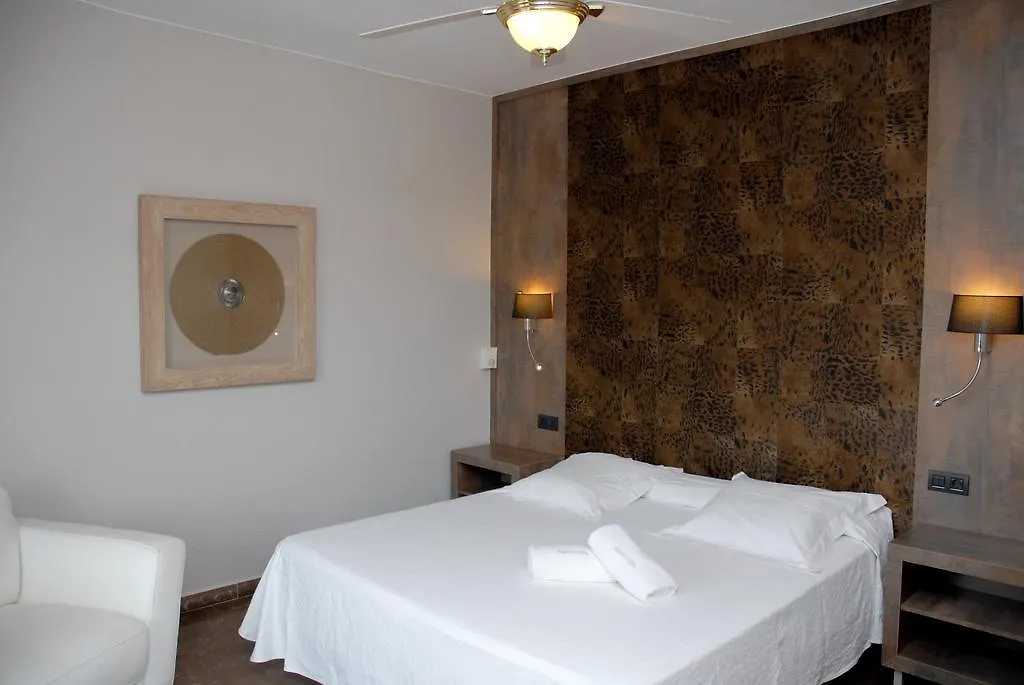 Hotel Grifeu Llanca 3*,  Spain