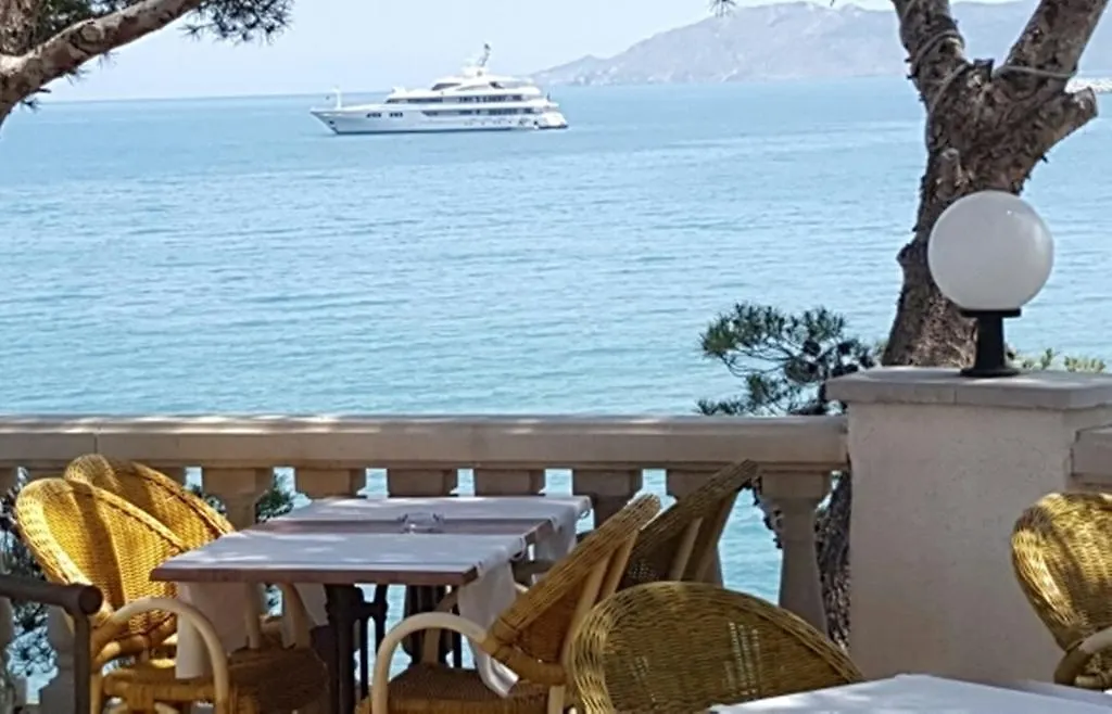 Hotel Grifeu Llanca 3*,  Spain