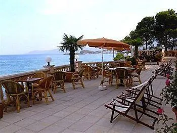 Hotel Grifeu Llanca